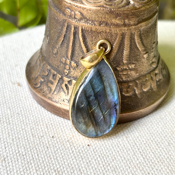 Handmade Panchadhatu Labradorite Teardrop Pendant