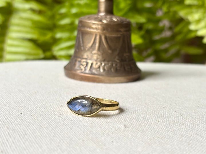 Labradorite Marquise Ring – 18 x 10 mm Stone – Size T – Panchadhatu – Handmade
