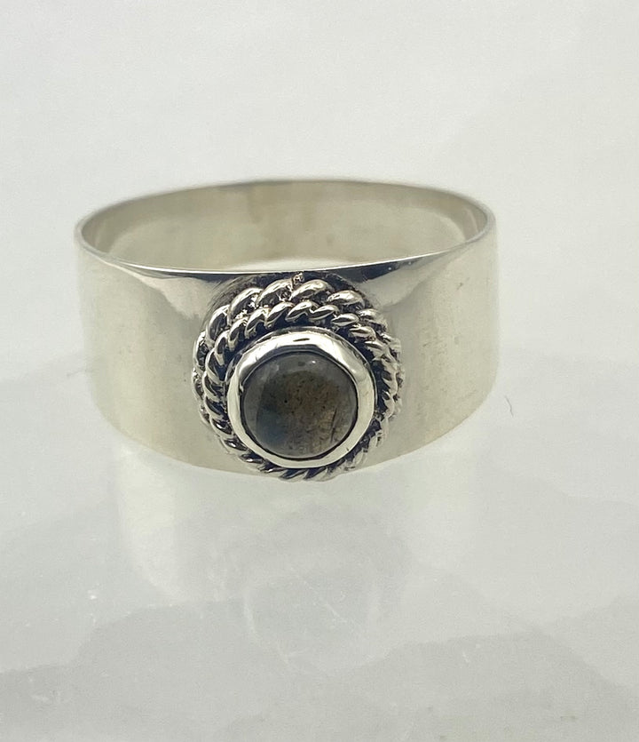 Guardians Circle - Labradorite Ring