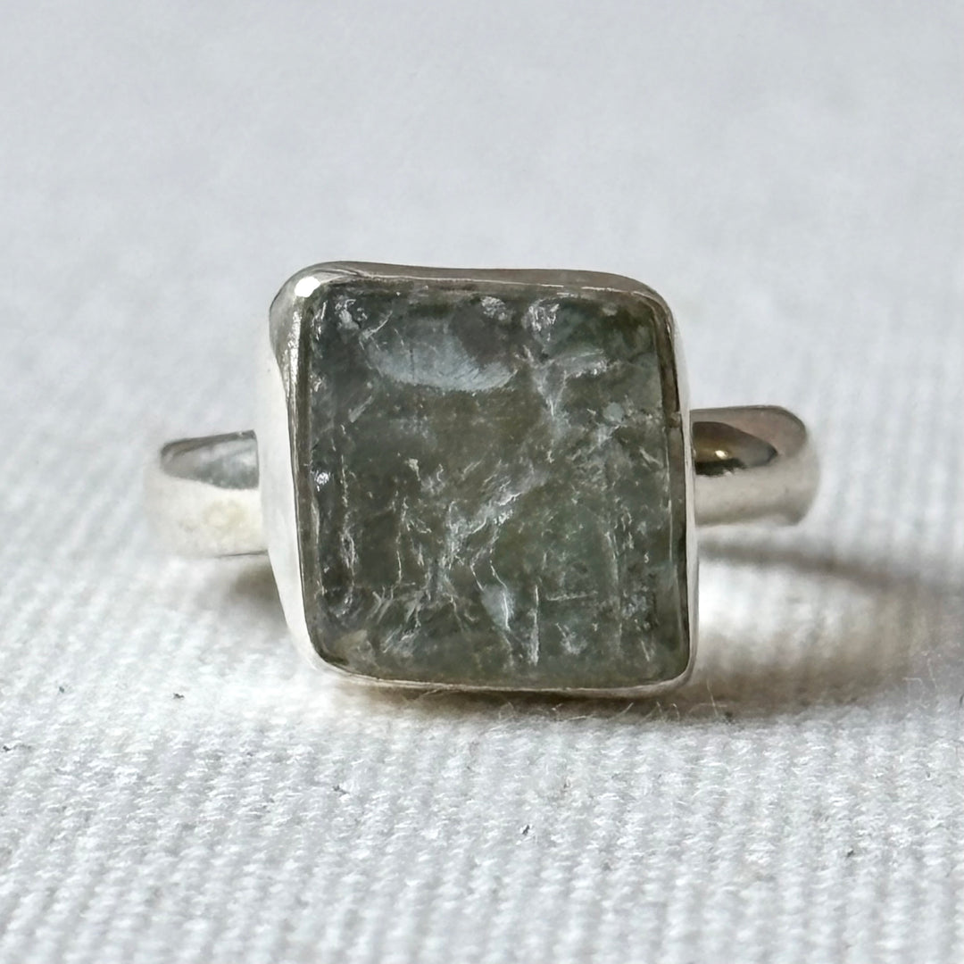 Raw Labradorite Sterling Silver Ring – Size O