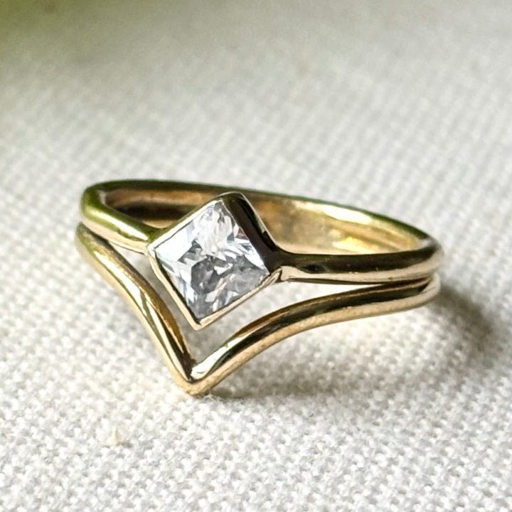 Handmade Zircon V-Shaped Ring – Panchadhatu – Size L