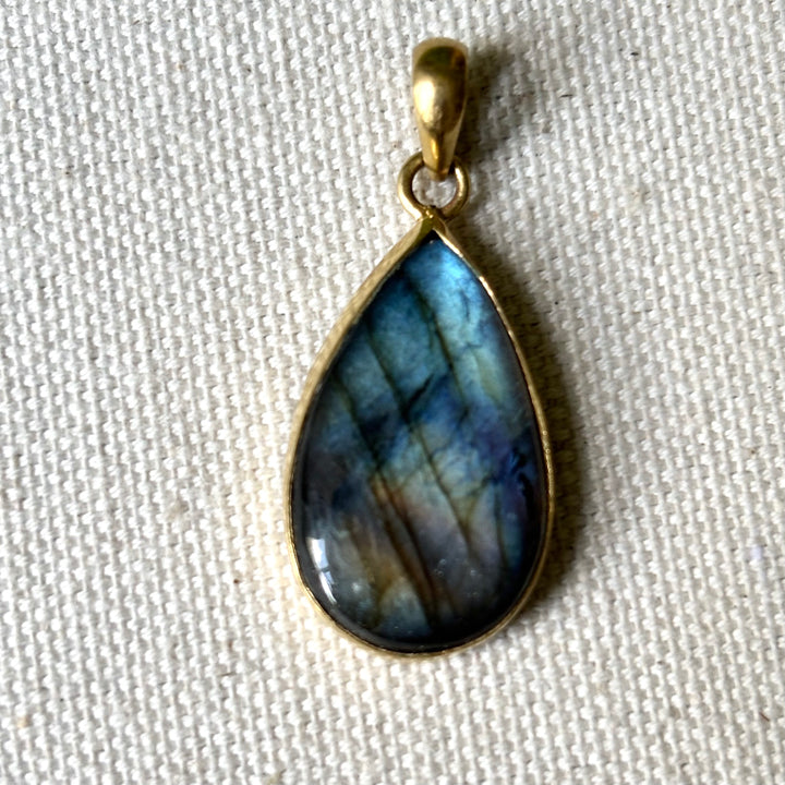 Handmade Panchadhatu Labradorite Teardrop Pendant