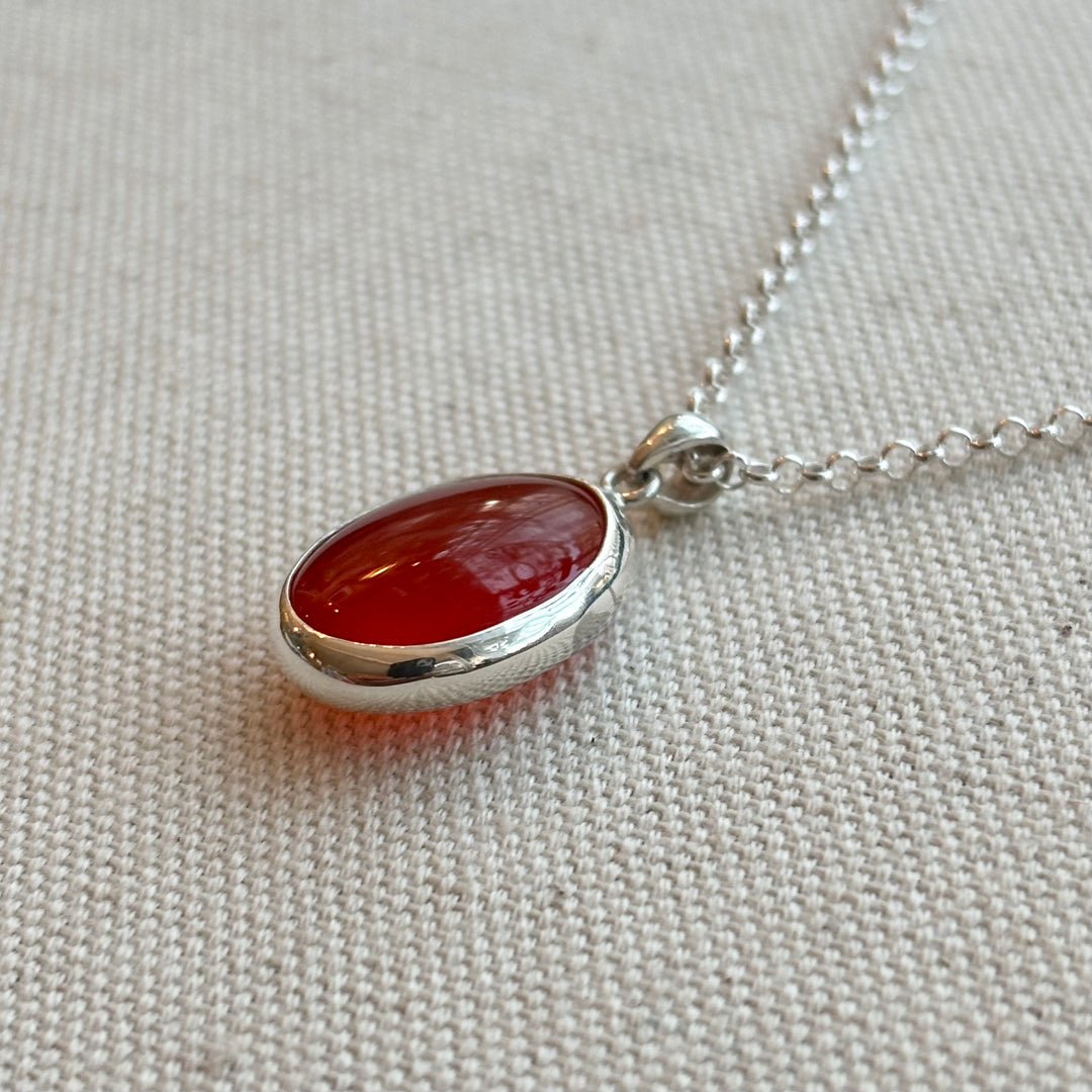 Carnelian Oval Pendant Necklace – Sterling Silver – 18 Inch Chain